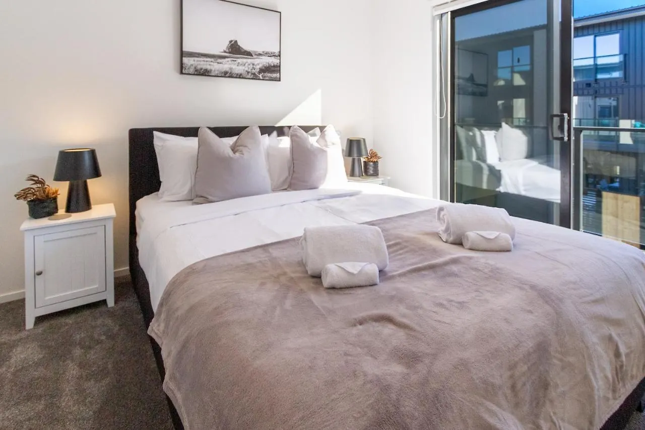 Central City Executive Hideaway 5 Mins To Hagley Park Riverside 4 Beds 4 Bath Крайстчёрч Апартаменты